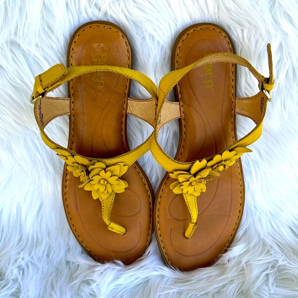 EUC Born Shoes D Anna Sandal Yellow Floral Leather Flat Size 8M Ankle Strap